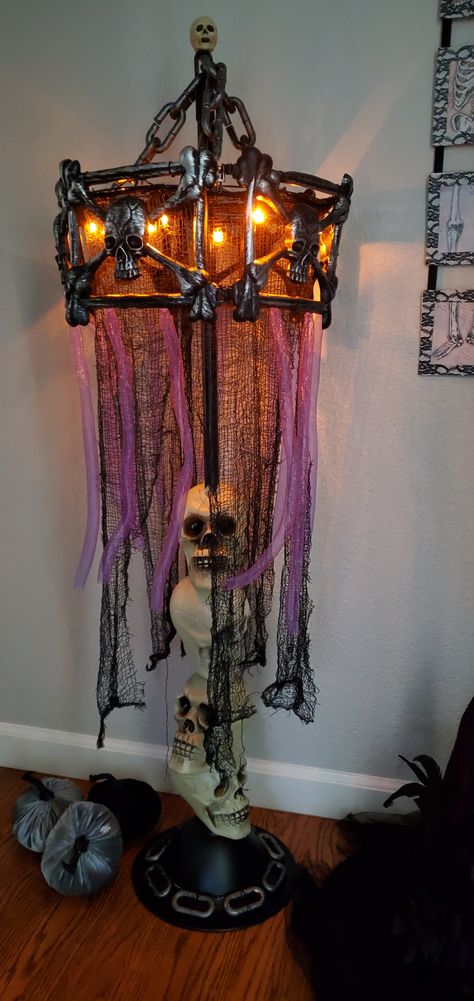 Scary Dollar Tree Halloween Decor, Diy Halloween Crafts Dollar Tree, Dollar Tree Halloween Chandelier Diy, Diy Outdoor Halloween Decorations Dollar Tree, Dollar Store Halloween Chandelier, Dollar Store Chandelier Diy, Halloween Lamp Diy, Diy Halloween Chandelier Decor, Halloween Party Decor Diy Dollar Store