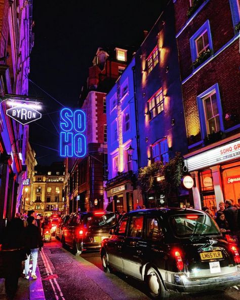 Soho London Nightlife, London Soho Aesthetic, Soho London Aesthetic, London Streets At Night, Soho England, Soho Nyc Aesthetic, London 70s, London Night Life, London Aesthetic Night