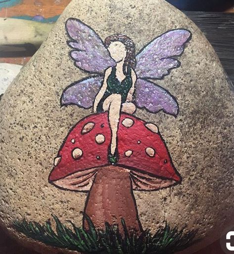 Beginning Rock Painting, Painting Ideas Home Decor, Painting Ideas Home, Fairy Stones, Rock Houses, Fairy Glitter, Ladybug Rocks, Garden Rocks, Yard Diy