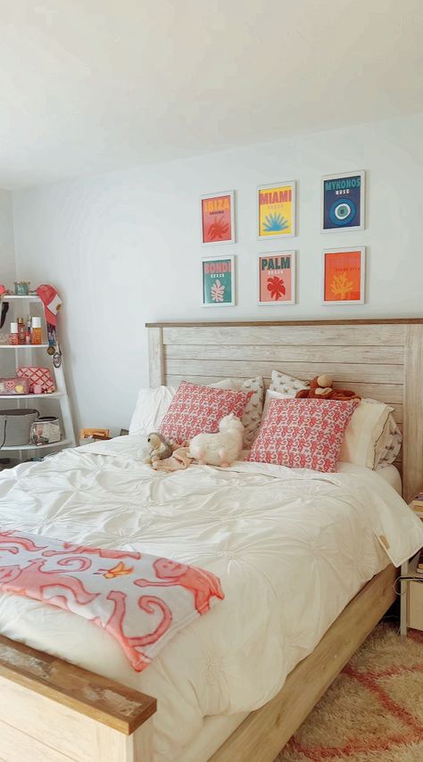 Preppy Beach Room, Bedrooms Preppy, Preppy Dorm Room Decor, Room Preppy, Surf Room Decor, Preppy Dorm Room, Beachy Room Decor, Magnolia House, Room Wishlist