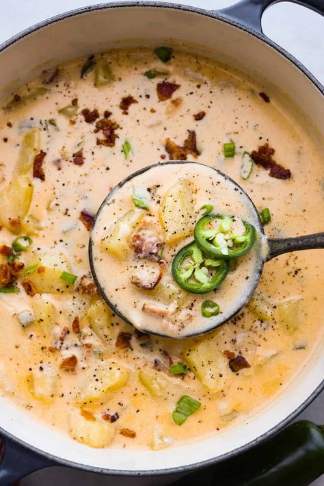 A classic appetizer made into a hearty soup! Creamy, cheesy, and packed with potatoes, jalapenos, and bacon, this jalapeno popper soup is the perfect comfort food for lower temperatures. Jalapeño Popper Soup, Popper Soup, Jalapeño Soup, Jalapeno Popper, Fall Soups, Crock Pot Soup, Jalapeno Poppers, Easy Soups, Easy Soup Recipes