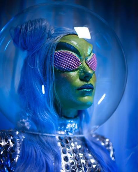 Extra terrestrial alien | Alien aesthetic, Retro futurism, Futuristic art Alien Cosplay Makeup, Alien Custome Halloween, Blue Alien Costume, Alien Aesthetic Makeup, Blue Alien Makeup, Alien Costume Ideas Women, Female Alien Costume, Alien Hairstyle Ideas, Extraterrestrial Makeup