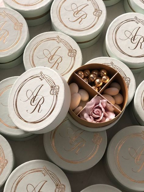 [Sponsored] 26 Impressive Elegant Wedding Favors For Guests Recommendations You Have To Try #elegantweddingfavorsforguests Nikah Gifts For Guest, Presents For Guests Wedding, Wedding Guest Present, Wedding Favor Ideas For Guests, Wedding Doorgift, Wedding Gift Pack, Creative Wedding Gifts, Elegant Wedding Favors, Wedding Gifts Packaging