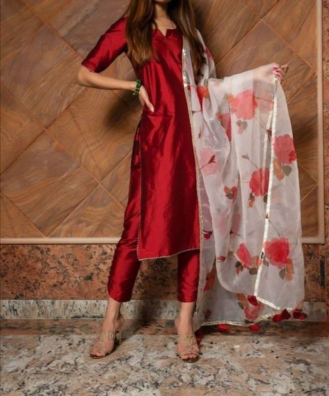 Plain Suit With Printed Dupatta, Plain Anarkali, Floral Dupatta, Plain Kurti, Plain Suit, Anarkali With Dupatta, Stylish Kurtis, Stylish Kurtis Design, Printed Dupatta