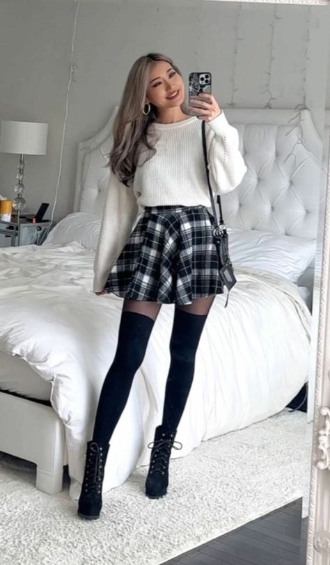 Thigh High Socks Outfit, Knee High Socks Outfit, High Socks Outfits, Socks Outfit, Stockings Outfit, Lace Booties, Winter Skirt Outfit, Sock Outfits, Neue Outfits