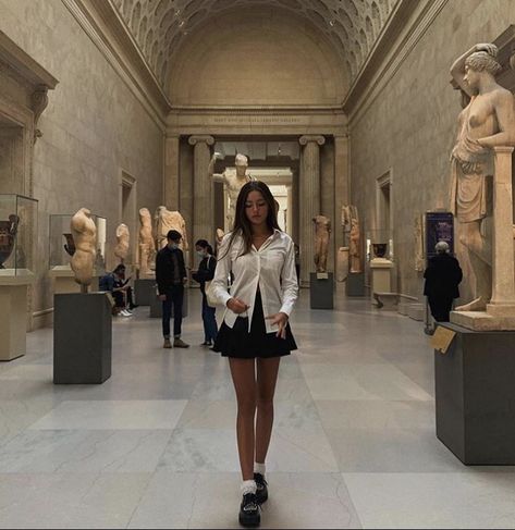 Mabel Chee, Art Gallery Outfit, Museum Outfit, Museum Photography, Europe Outfits, Paris Outfits, Date Outfits, Insta Photo Ideas, Fashion Photoshoot