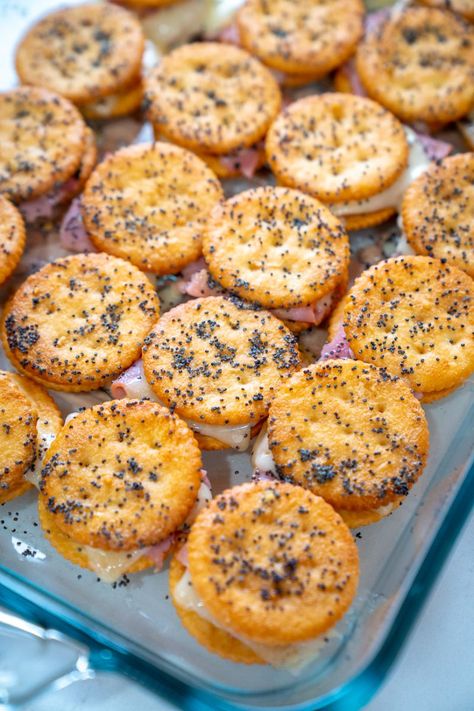 Ritz Cracker Party Sandwiches, Baked Sandwiches, Ritz Cracker, Party Sandwiches, Appetizers Easy Finger Food, Best Appetizer Recipes, Finger Foods Easy, Cracker Recipes, Ritz Crackers