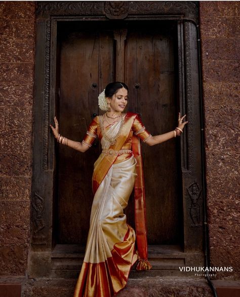 South Indian Engagement, Engagement Dress For Bride, South Indian Wedding Saree, South Indian Bride Saree, Wedding Fits, Engagement Saree, Bride Photos Poses, Kerala Bride, Bridal Sarees South Indian