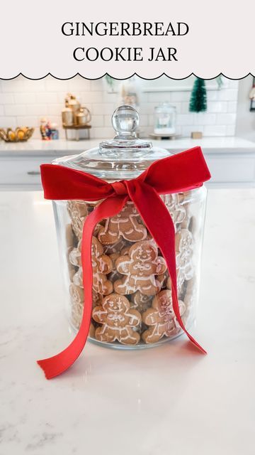 Christmas Cookie Storage, Decorative Candy Jars, Christmas Cookie Jar Ideas, Cookie Jar Ideas Decoration Diy, Christmas Cookie Jars Decoration, Glass Cookie Jar Ideas Decoration, Christmas Jar Filler Ideas, Cookie Jar Decorating Ideas, Diy Christmas Gifts In A Jar