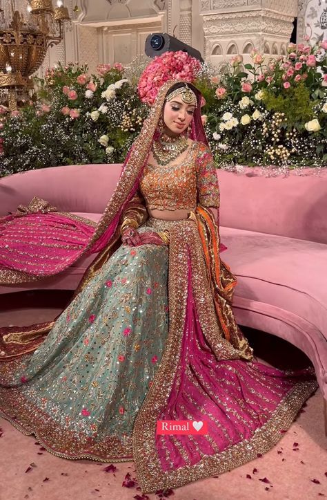 Bridal Mendhi Dress, Mendi Outfits Pakistani, Mendhi Bridal Dress, Mendhi Dress Bride, Mendhi Outfit Bridal, Pakistani Bridal Wear Mehndi, Pink Mehndi Outfit, Mehndi Bride Outfit, Mehndi Lehnga Designs