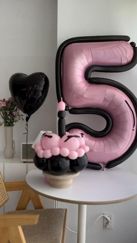 Annie Harutoonian | Cartoon balloons are trending strong and this pink creation is no exception 🩷 by @bonbontopper #theventcollectivex | Instagram Cute Event Ideas, New Balloon Trends, Balloon Decorations Ideas, Balloon Bouquet Ideas, Cartoon Balloons, Balloons Art, Tree Decoration Ideas, Balloon Bouquet Diy, Balloons For Birthday