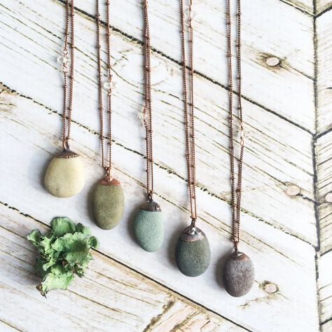 Beach Pebble Necklace Raw Stone Necklace Beach Stone - Etsy Canada Necklaces Etsy, Beach Stones Jewelry, Pebble Jewelry, Macrame Colar, Pebble Pendant, Pebble Necklace, Raw Stone Necklace, Stone Necklaces, Rock Jewelry