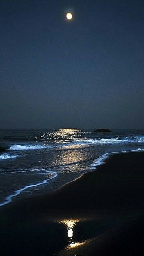 The Ocean At Night, Cer Nocturn, Dumaguete, Ocean At Night, Beach At Night, Moon Pictures, Night Scenery, Pretty Landscapes, Breathtaking Beauty