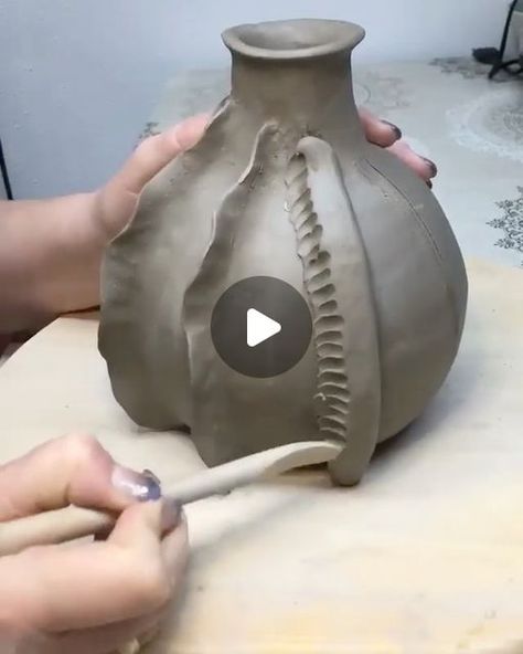 796 likes, 4 comments - pottery_ig_life on May 27, 2021: "Handbuilt ceramic made by @shanas_toepferwerkstatt" Handbuilt Pottery Sculpture, Organic Pottery Ideas, Modern Ceramic Sculpture, Ceramic Texture Pattern, Pottery Ideas Handbuilt, Hand Building Ceramics, Handbuilt Pottery Ideas, Ceramic Vases Diy, Clay Home Decor