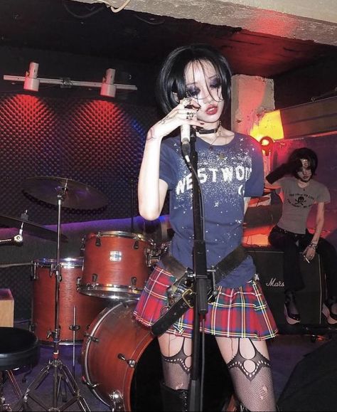 Punk Halloween Costume, Nana Clothes, Fame Clothes, Alt Fits, Punk Fashion Diy, Nana Manga, Nana Osaki, Cosplay Outfits, Punk Fashion