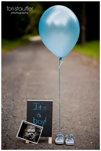 Having a hard time finding a baby gender reveal ideas that suits you and your significant other? This inspiration should help when announcing whether it’s a boy or girl. Foto Gender Reveal, Gender Reveal Pictures, Vom Avea Un Copil, Gender Reveal Photography, Gender Reveal Photos, Gender Announcements, Idee Babyshower, Gender Reveal Ideas, Baby Reveal Party