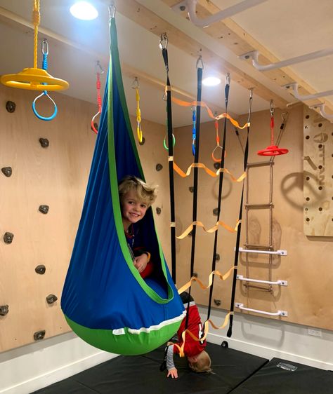 Kids Obstacle Course Ideas, Playroom Jungle, Kids Indoor Gym, Obstacle Course Ideas, Kids Playroom Basement, Gym For Kids, Garage Playroom, Indoor Jungle Gym, Kids Indoor Play