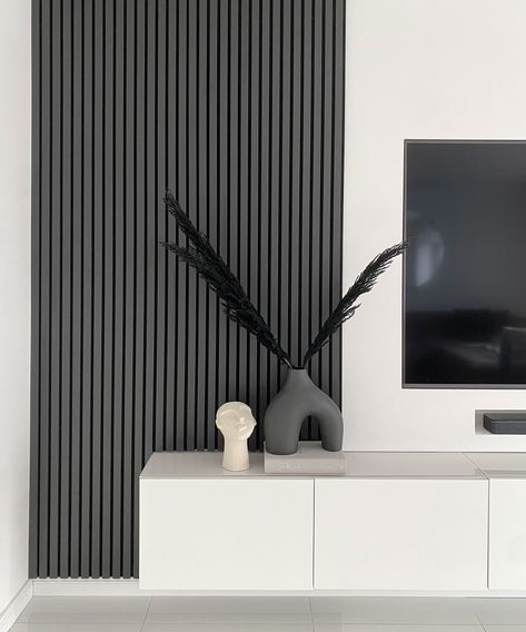 Tv Fal, Living Room Wall Designs, Panelling Hallway, Feature Wall Living Room, Wall Panels Bedroom, Tv Wall Design, Living Room Design Decor, Narrow Hallway, Home Design Living Room