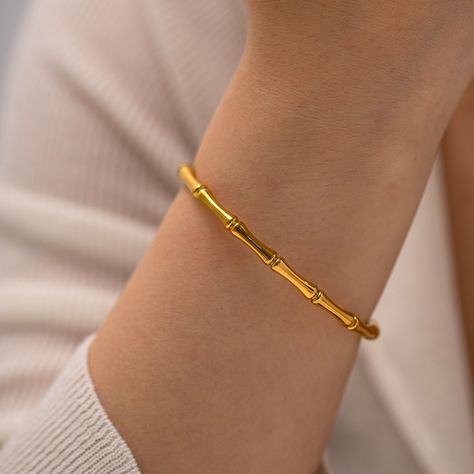 Simple Gold Bangle, Delicate Gold Bracelet, Minimalist Bangle, Simple Bangle, The Bangles, Bracelets Design, Shape Geometric, Bangles Jewelry Designs, Stainless Steel Bangles