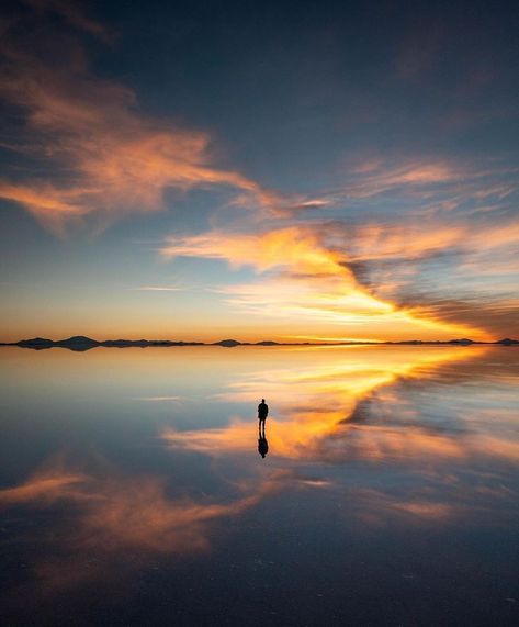 SALAR DE UYUNI • BOLIVIA on Instagram: “Hoy llegamos a Sucre con @lu_ Posted @withregram • @theboliviantraveler Hoy llegamos a Sucre con @lu_delatower para tomar un bus para ir…” Puerto Maldonado, Uyuni Bolivia, South America Destinations, Mountain Bike Tour, Car Tour, Sacred Valley, Shore Excursions, Wine Tour, Adventure Tours