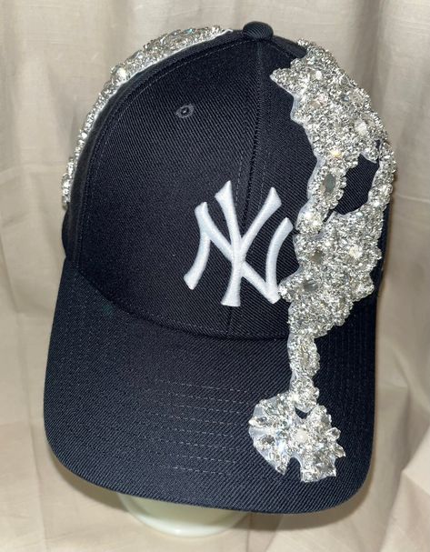 Ny Yankees Hat Outfit, Street Wear Hats, Snakeskin Boots Outfit, Junk Socks, Usher Concert, Ny Hats, Eccentric Aesthetic, Beauty Tea, Custom Fitted Hats