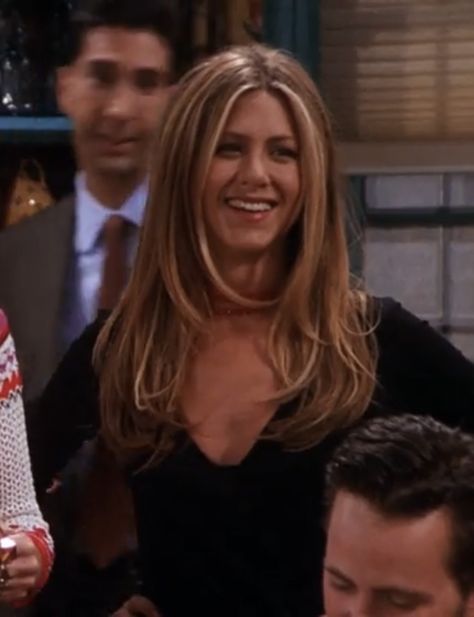 Jennifer Aniston Hair Friends Layers, Jenifer Aniston Haircut Friends, 90s Haircut Jennifer Aniston, The Jennifer Aniston Haircut, Brunette 90s Haircut, Jennifer Aniston Hair Layers Medium, How To Do Jennifer Aniston Hair, Jennifer Aniston 90s Hair Blowout, Medium Length Hair With 90s Layers