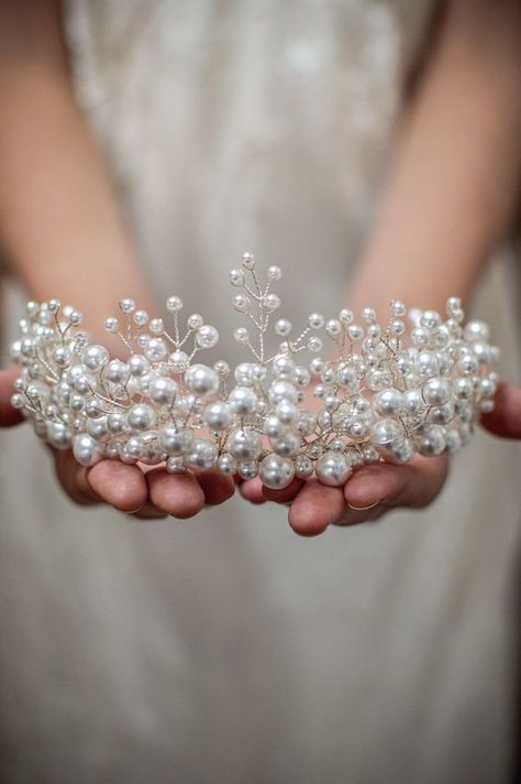 Diy Tiaras And Crowns, Diy Tiara, Pearl Bridal Comb, Bridal Crown Tiara, Flower Hair Accessories Wedding, Veil Accessories, Bead Hair Accessories, Crystal Bridal Tiaras, Pearl Tiara