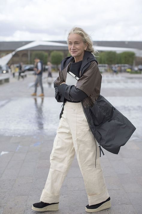 The best style advice I’ve ever been given Lucinda Chambers, Ideas Illustration, Vogue British, Fashion Director, Blue One Piece Swimsuit, Advanced Style, Ageless Style, Fashion Photography Poses, British Vogue