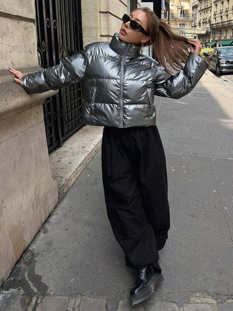 Silver Puffer Jacket Outfit, Shiny Puffer Jacket, Silver Puffer Jacket, Puffer Jacket Outfit, Winter Coat Parka, Puff Jacket, Coat Pocket, Jacket Outfit, Streetwear Women