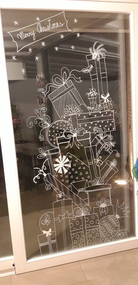 Window Xmas Drawing, Window Christmas Decor Ideas School, Traditional Christmas Window Display, Chalk Paint Christmas Window Ideas, Christmas Window Vinyl, Glass Window Christmas Decor Ideas, Christmas Chalk Paint Windows, Window Christmas Drawing Ideas, Christmas Drawings On Windows