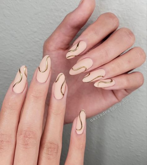 Gold Chrome Line Nails, Line Nails Acrylic, Gold Squiggle Nails, Gold Lines Nails, Chrome Line Nails, Gold Line Nails, Squiggly Line Nails, Space Line Art, Line Art Nails