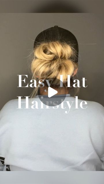 Summer Hat Hairstyles, Ponytail With Hat, Ball Cap Hairstyles, Hat Hairstyles Short Hair, Hairstyles With A Hat, Hair Styles With Hats, Hair With Hat, Easy Hair Tutorials, Rainy Day Hairstyles