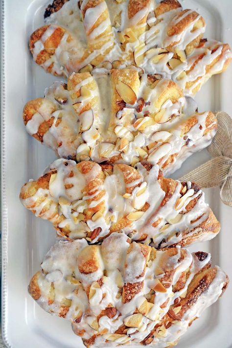 Bear Claws and Bear Paws Chocolate Bear Claws, Bear Claw Recipe Puff Pastries, Apple Bear Claw Recipe, Panera Bear Claw Recipe, Almond Bear Claw Recipe, Bearclaw Recipe, Bearclaw Recipe Easy, Bear Claws Recipe Easy, Bearclaw Pastry