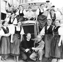 The von Trapp family runs a mountain resort in Vermont! Sound Of Music House, Georg Von Trapp, Maria Von Trapp, Von Trapp Family, Sound Of Music Movie, Music House, House Villa, The Sound Of Music, Real Family