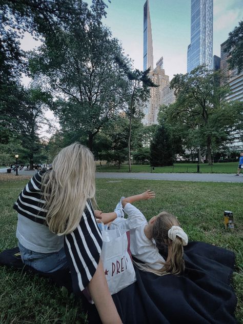 Picnic aesthetic, nyc aesthetic, family travel aesthetic, nyc family trip, nyc outfits Family In New York Aesthetic, Family Girl Aesthetic, New York Mom Aesthetic, City Family Aesthetic, New York Family Aesthetic, Nyc Mom Aesthetic, City Mom Aesthetic, Nyc Nanny Aesthetic, Travel Family Aesthetic