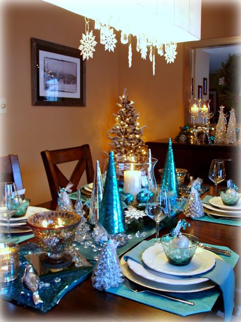 Dining Delight: Christmas in Teal Blue Teal Christmas Decorations, White Christmas Table, Rustic Christmas Mantel, Blue White Christmas, Aqua Christmas, Table Tree, Winter Tablescapes, Tree Decor Ideas, Teal Christmas