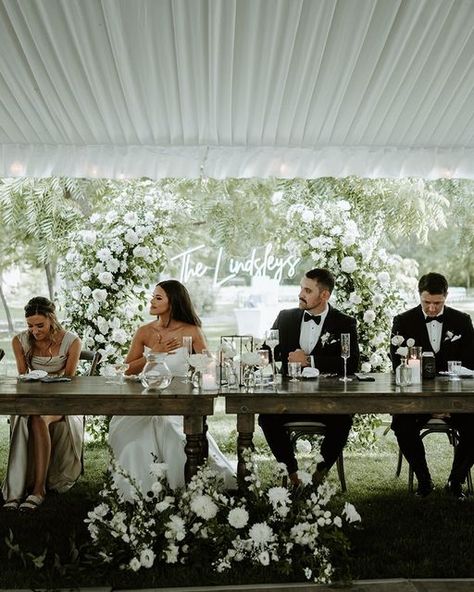 JM flora |  Idaho Event + Wedding Florist | Jalene Montross on Instagram: "Let's give it up for a beautiful head table!!!   #weddingflowers #idahowedding #boiseweddings #TimelessWeddings #idahoflorist #boiseweddingflorist #boisebride #IdahoBride #weddingflorals #Idahoweddingflorist #weddingarch #whitewedding #cottageatriverbend #idahohome #weddings" Flowers Head Table Wedding, Wedding Party Reception Table, Head Table Inspiration, White Head Table Wedding, Behind Bride And Groom Table, Wedding Table For Bride And Groom, Head Table Decorations Wedding, Wedding Backdrop Head Table, Head Table Decor Wedding