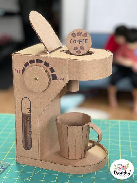 Cardboard Coffee Machine, Mug Patterns, Paper Fastener, Cardboard Crafts Kids, Carton Diy, Cardboard Crafts Diy, Cardboard Box Crafts, Cardboard Toys, Cardboard Sculpture