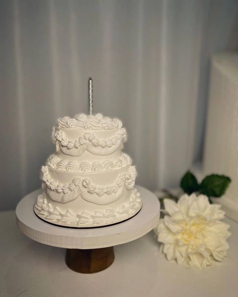 Vintage Cake Two Tier, Two Tiered White Cake, Small Three Tier Cake, 2 Tear Cakes, Mini Two Tier Cake, Two Tier Cake Birthday, Small 2 Tier Cake, Two Tier Birthday Cake, 2 Tier Birthday Cake