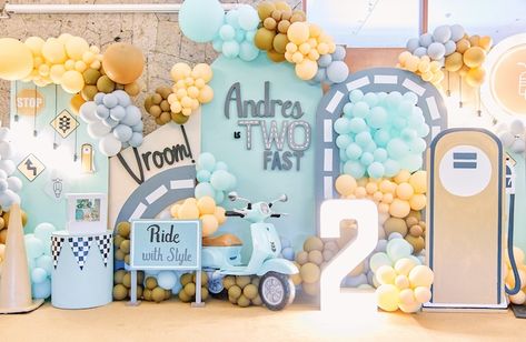 Vespa Themed Birthday Party, Vintage Race Car Party Decorations, Vespa Birthday Party, Vintage Car Party Theme, Second Birthday Boy Themes Ideas, The Fast One Birthday Theme, Vintage Car Themed Birthday Party, Car Birthday Decorations Ideas, Cars Theme Birthday Party Decorations