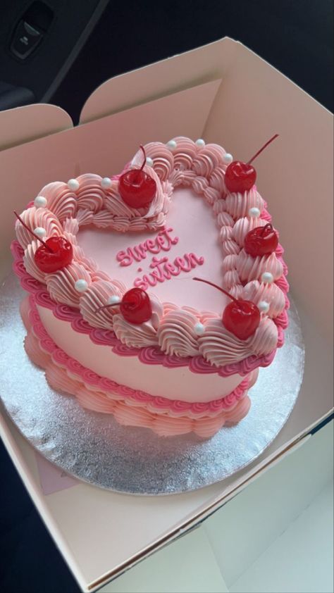 Bday Cake Ideas, Birth Cakes, Heart Birthday Cake, 22nd Birthday Cakes, Sweet Sixteen Cakes, Ugly Cakes, 20 Birthday Cake, Vintage Birthday Cakes, Girly Cakes