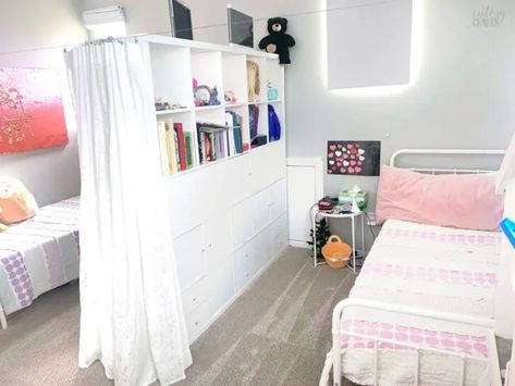 Shared Room Separate Spaces, Sharing Room Privacy Ideas, Ideas To Split A Bedroom, Divider Bedroom Ideas, Divide Kids Room Shared Bedrooms, Split Shared Bedroom, Splitting Bedroom Into Two, Ways To Divide A Bedroom, Sister Bedroom Ideas Shared Rooms Small Spaces