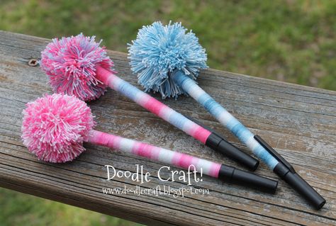 These are so cute and addicting to make!           To begin, we need to know how to make a pom pom!   I take a strip of cardboard...2 inc... Snowflake Wall, Pompon Diy, Pen Toppers, Pom Crafts, Diy Pom Poms, Pen Craft, Paper Snowflake, Flower Pens, Pen Diy