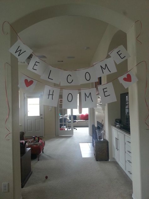 It's easy to make the kids feel special with a sign like this.  Could be <3 Welcome Home <3 from camp or college.  Could be a Happy Birthday sign. Welcome Home Decorations Ideas Party Diy, Welcome Home From College Ideas, Welcome Home Craft Ideas, Welcome Home Surprise Ideas, Welcome Surprise Ideas, Welcome Back Boyfriend Ideas, Diy Welcome Home Banner, Welcome Home For Boyfriend, Welcome Home Husband Surprise