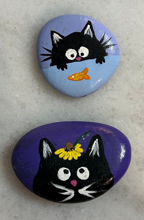 Hand-painted rock with acrylic and sealed. Images are inspired by popular culture. Cat Rocks Painting, Rock Art Ideas Painted, Hand Painted Rocks Ideas, Cat Painted Rocks, Pet Rocks Craft, Cat Duo, Cat Rocks, Bear Sketch, Cats Art Drawing