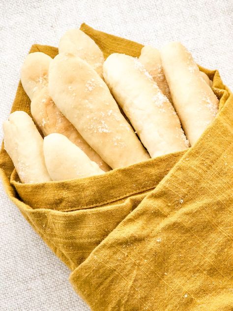 Olive Garden Bread Sticks, Garden Bread, Pasta Soup Recipes, Olive Garden Breadsticks, Breadsticks Recipe, Restaurant Recipes Famous, Copycat Recipes Olive Garden, Olive Garden Copycat, Olive Garden Recipes