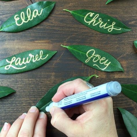 Homemade Name Tags, Easy Diy Name Cards Wedding, Drink Name Tags Diy, Leaf Table Names, Rustic Name Place Cards, Creative Name Tags, Leaf Name Tags, Leaf Seating Cards, Leaf Name Cards Wedding