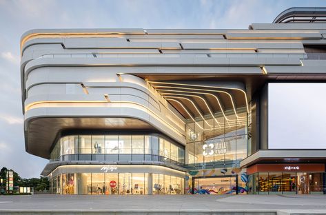 Mall Facade, Shopping Mall Design, Shopping Mall Architecture, Facade Architecture Design, Zhuhai, Mall Design, Glass Facades, Commercial Architecture, Facade Architecture