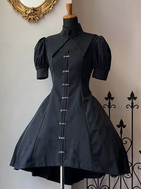 Winter Sketch, Goth Winter, Victorian Fashion Dresses, Victoria Fashion, Lolita Outfits, Vintage Boho Fashion, Dress Up Outfits, Alternative Outfits, Feminine Outfit