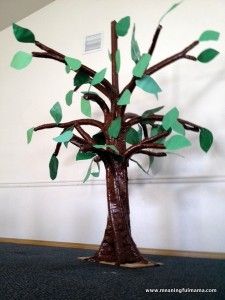 DIY 3D tree for my classroom- out of swimming noodles! Pool Noodle Trees Diy, Pool Noodle Tree How To Make, Pool Noodle Tree Halloween, Make A Tree, Pool Noodle Tree, Tree Making Ideas, Making A Tree, Library Tree, Paper Tree Classroom